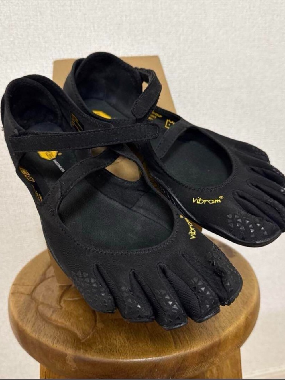 Vibram FiveFingers Women's Black Toe-Separator Mary Jane Shoes